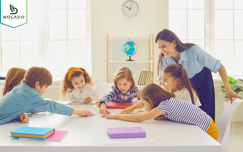 Đồng hành cùng con để cải thiện tình trạng áp lực học tập